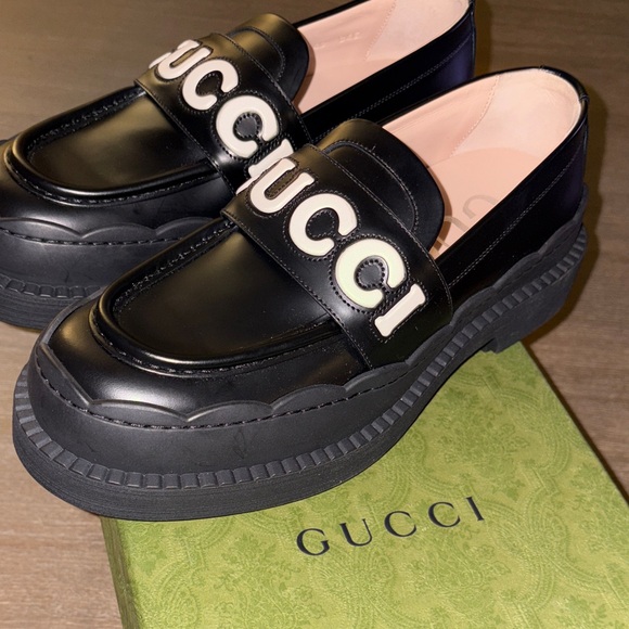 Gucci Black Leather Loafers with Bold Logo - Picture 1 of 6